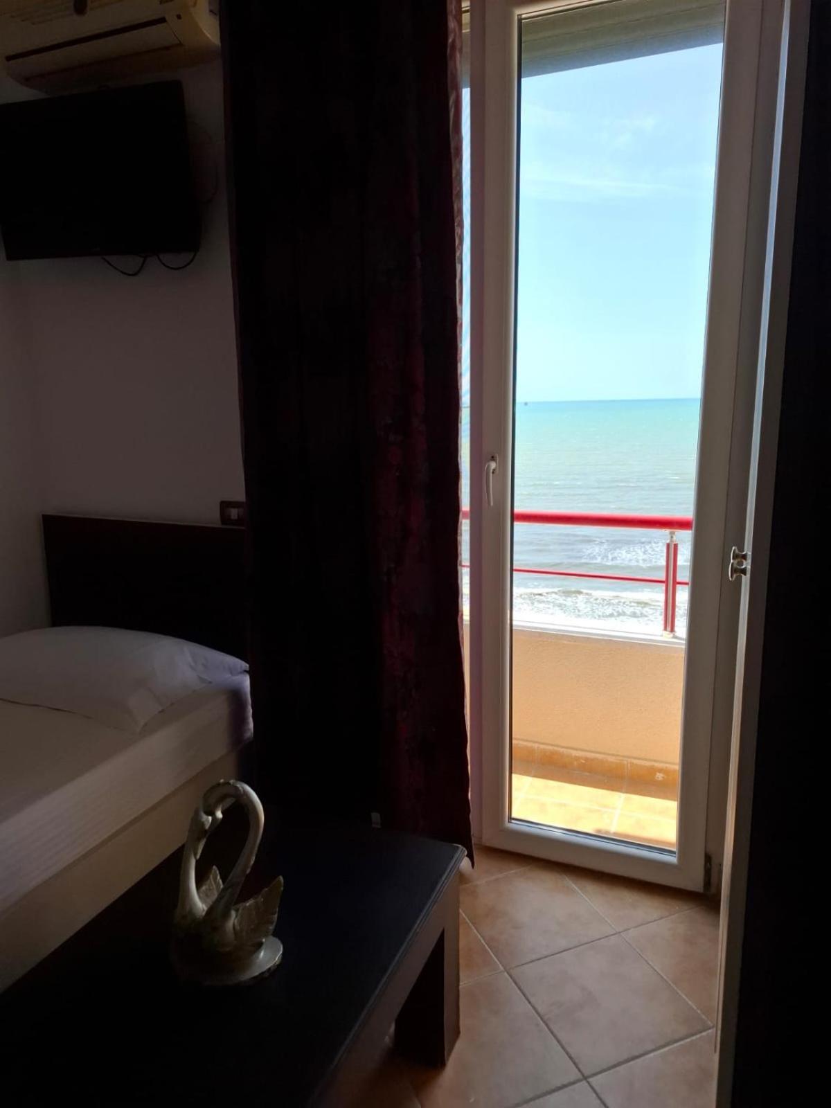 Artenisi's Sea Side Apartment *